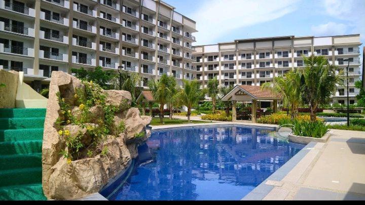 Acacia Estates Taguig Aparthotel Manila Esterno foto